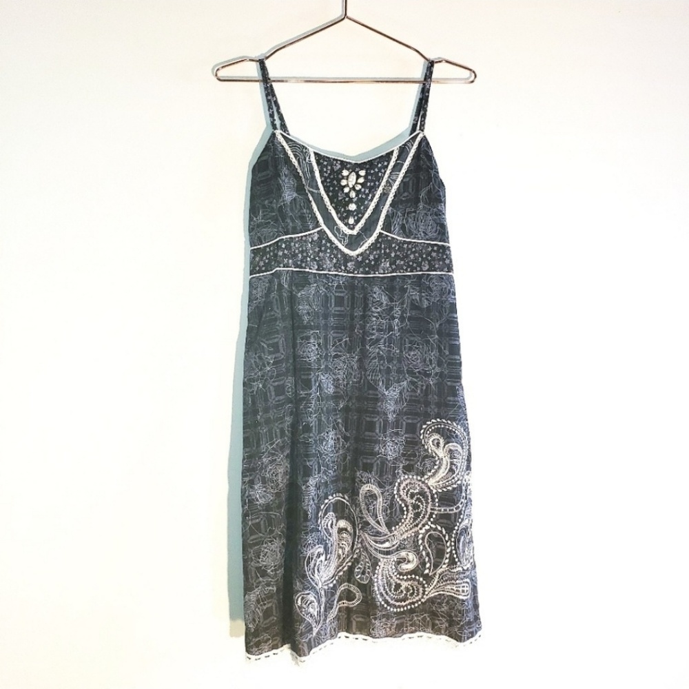 Kessley | Boho Embroidered Floral Sun
Gorgeous